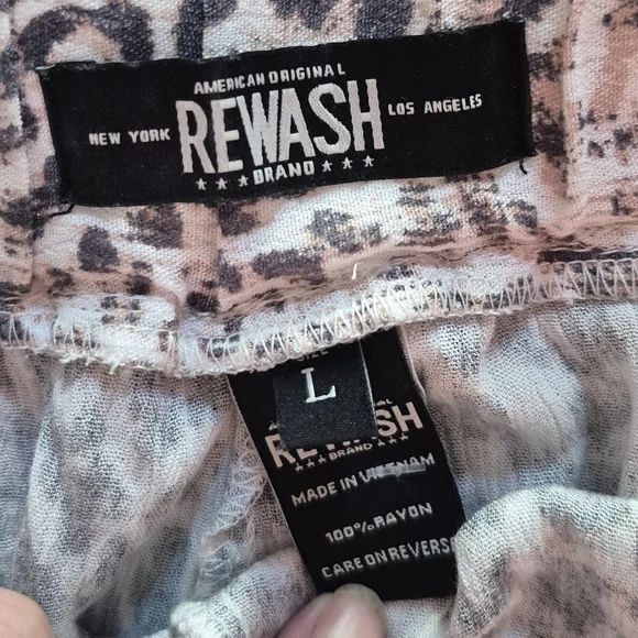 REWASH Leopard Print Women's Shorts BOHO SIZE LARGE SKU 204 - Picture 2 of 5
